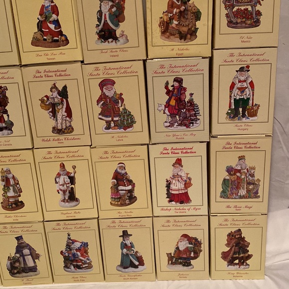 Vintage The International Santa Collection Lot of 41 figurines - Picture 7 of 7
